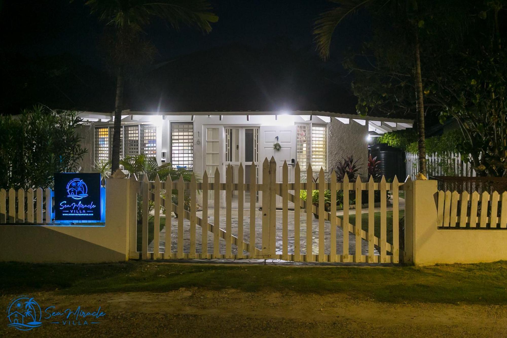 Sea Miracle Villa/Beach Cottage Silver Sands Exteriér fotografie
